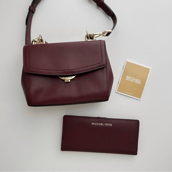 Michael Kors Small Leather Crossbody Bag with a free wallet - Picture 2 of 8